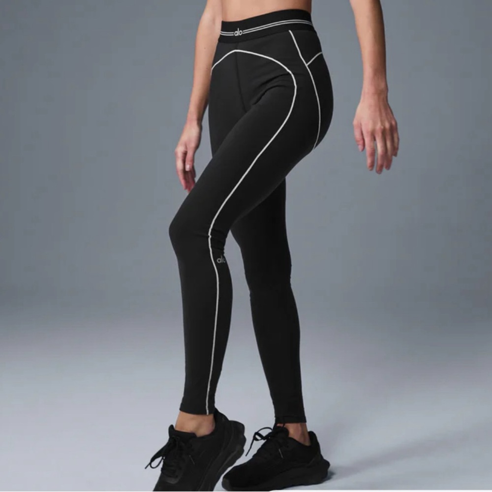 ALO Yoga Black Leggings with White Stitching